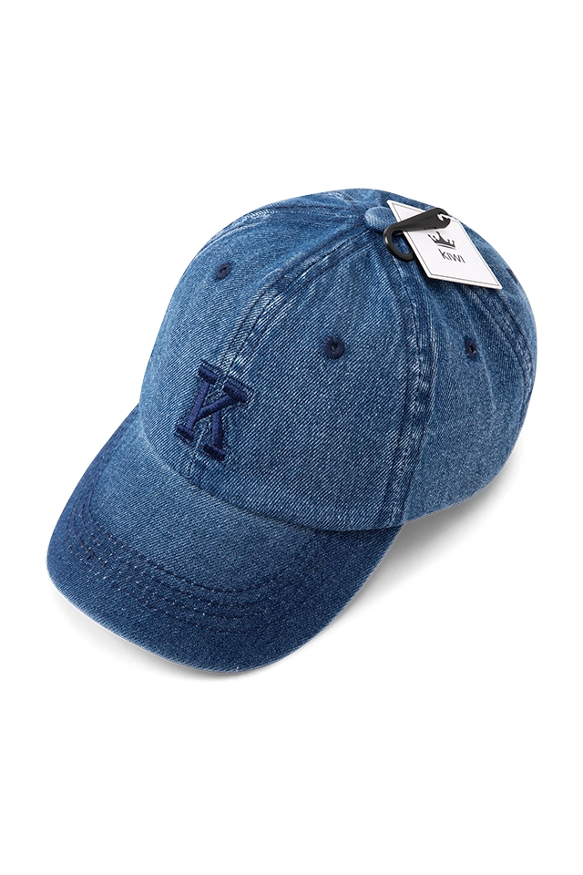 כובע כחול (#241394348) - 1